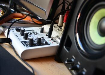 How to Configure Audio Output for Multiple Speakers and Headphones on Mac